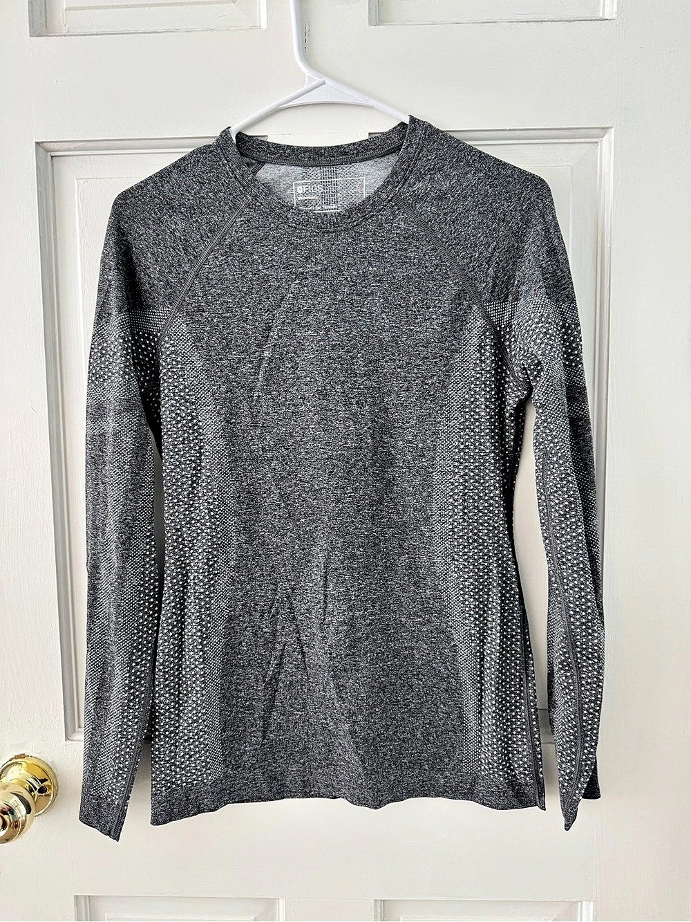 FIGS Salta Seamless Long-Sleeve Underscrub Gray & Black Small